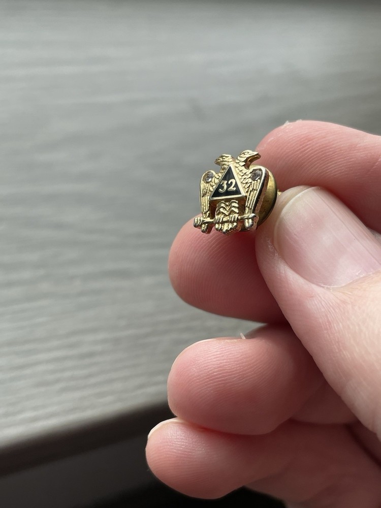32nd Degree Scottish Rite Freemasonry Lapel Pin Double Head Eagle Locking Back