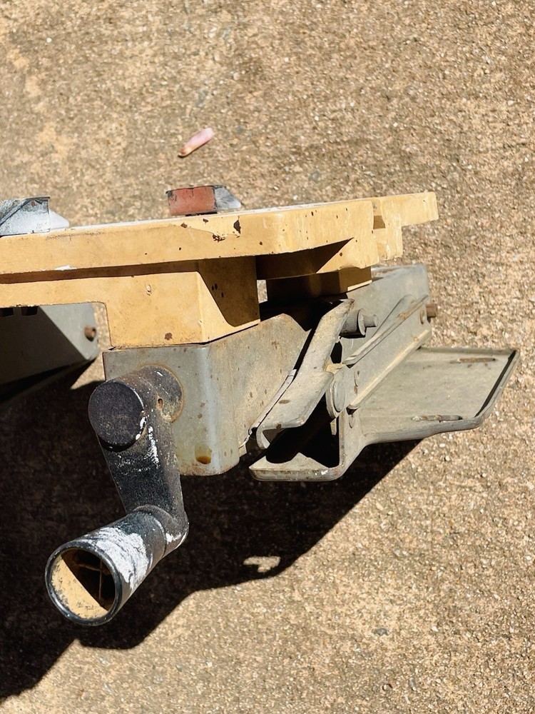 Black & Decker Workmate 79-021 Bench Top/Wall Mount 16" Work Vise Fold Down