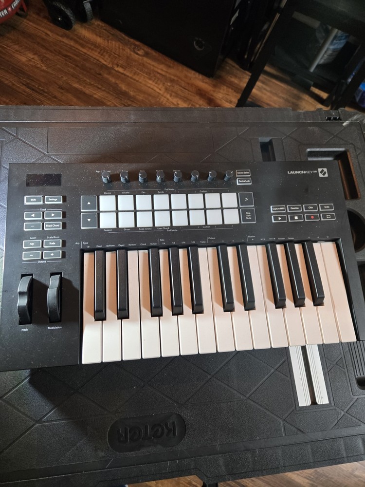 Novation Launchkey 25 MK3 Midi Keyboard Controller USB Powered