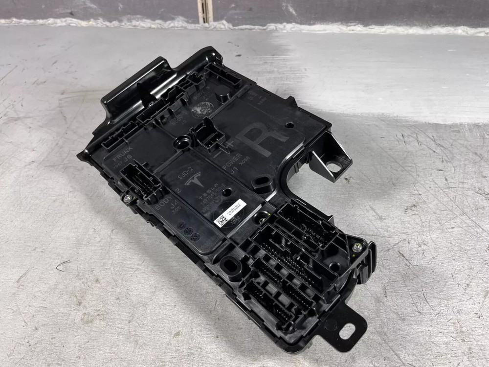 ⭕20-24 Tesla Model Y Right Low Voltage Controller Electronic Module 1657650-00-C