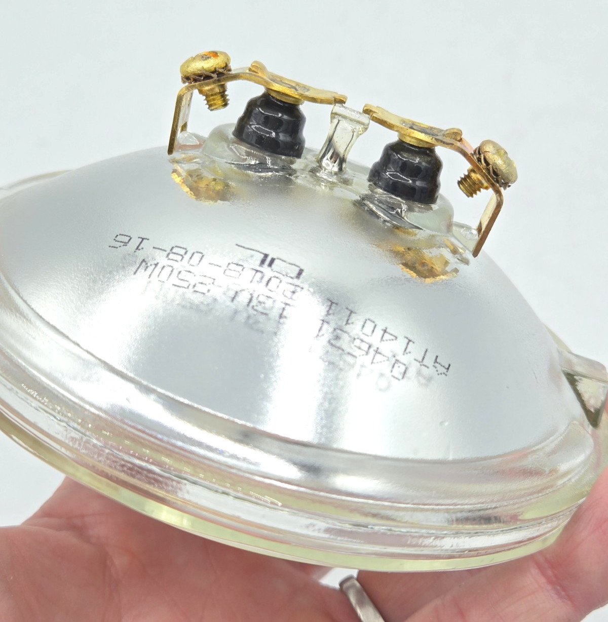 Oshino Q4631 Aircraft Landing Light PAR36 13V 250W Sealed Beam Lamps *NIB