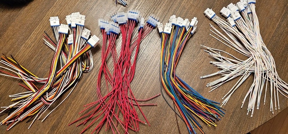 Whelen CEM16*** HARNESSES*** Read Description!