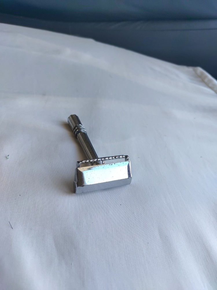 Gem Micromatic Clog Pruf Type Silver Tone SE Safety Razor