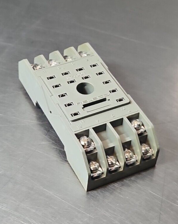 Releco SK-3004 relay socket base.                                        Loc4C28