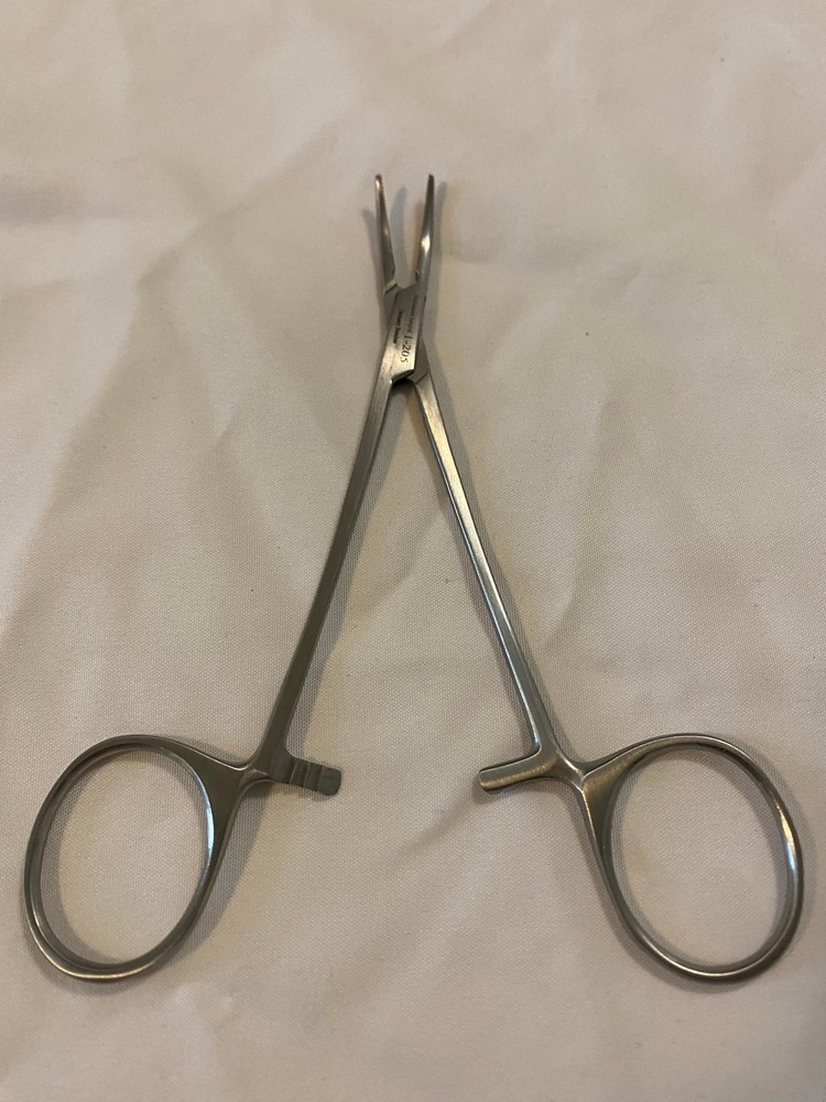 Millenium Surgical Mosquito Forceps (Halsted) 1-205