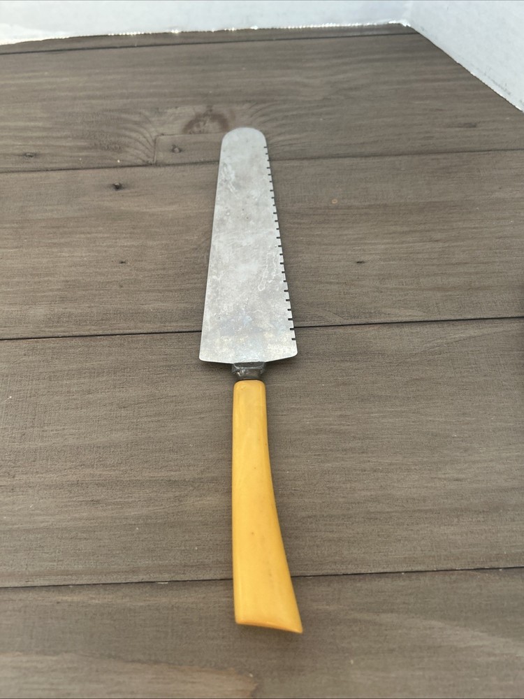 Vintage Butterscotch Bakelite Handled Pie/Cake Server Stainless Serrated Edge
