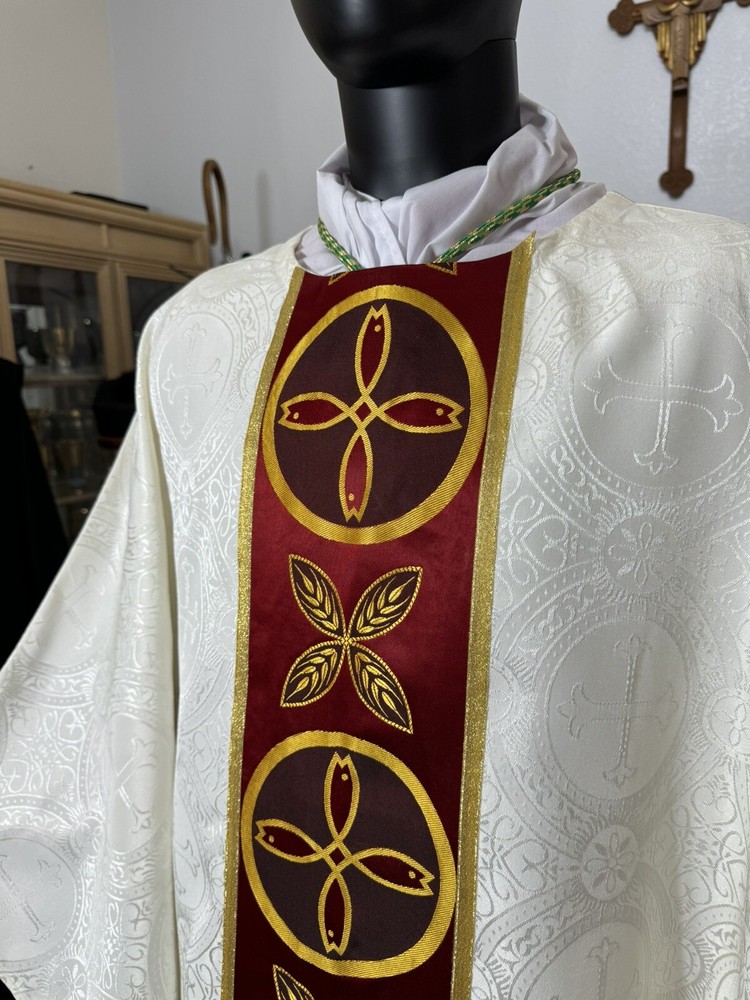 WHITE IVORY VESTMENT CHASUBLE & STOLE