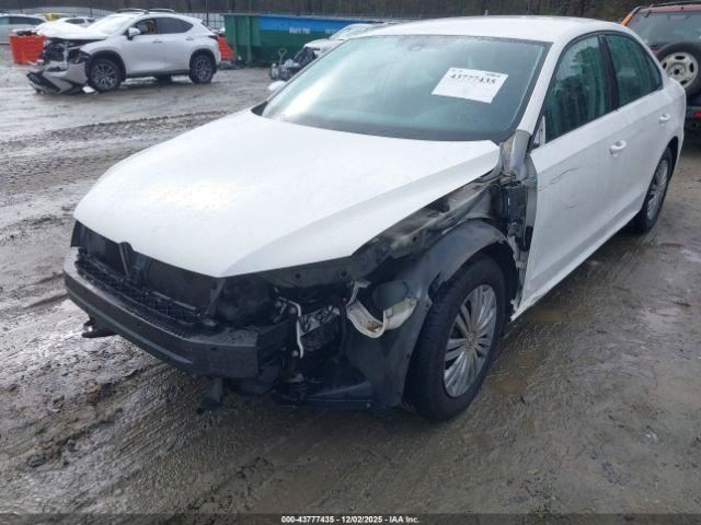 PASSAT 2015 Glove Box 4936879