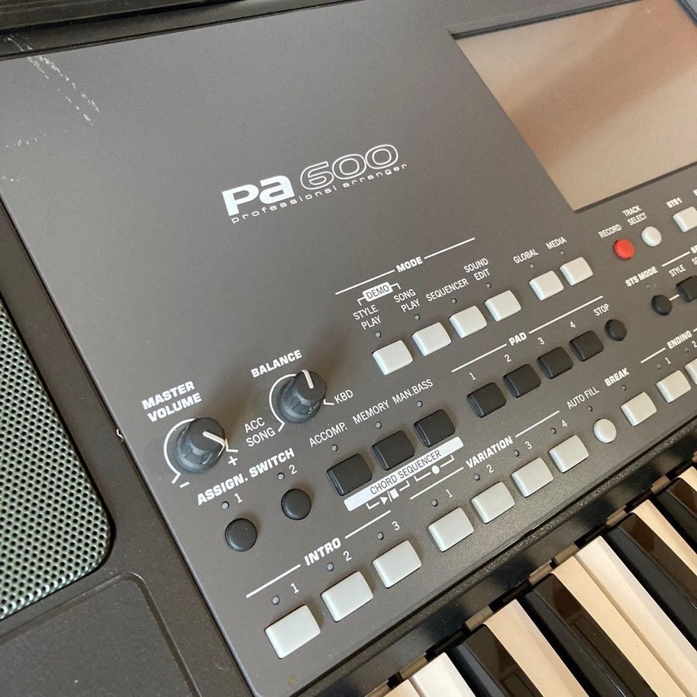 KORG Pa600 Professional Arranger Keyboard