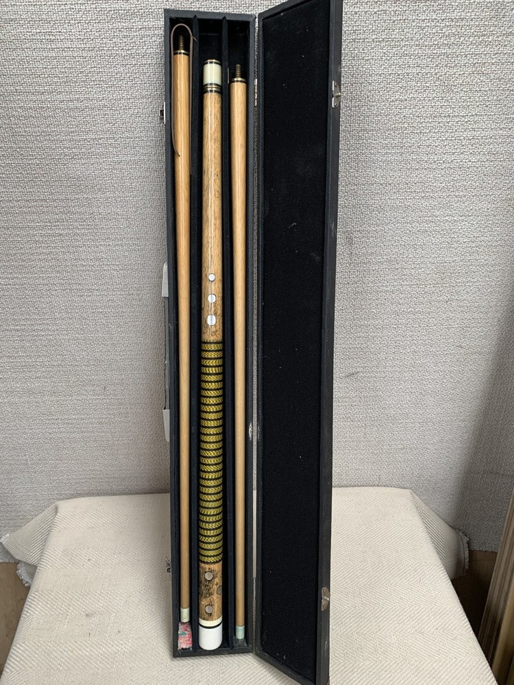vintage pool cue stick with case