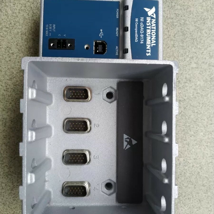 National Instruments cDAQ-9174 CompactDAQ 4-slot Chassis