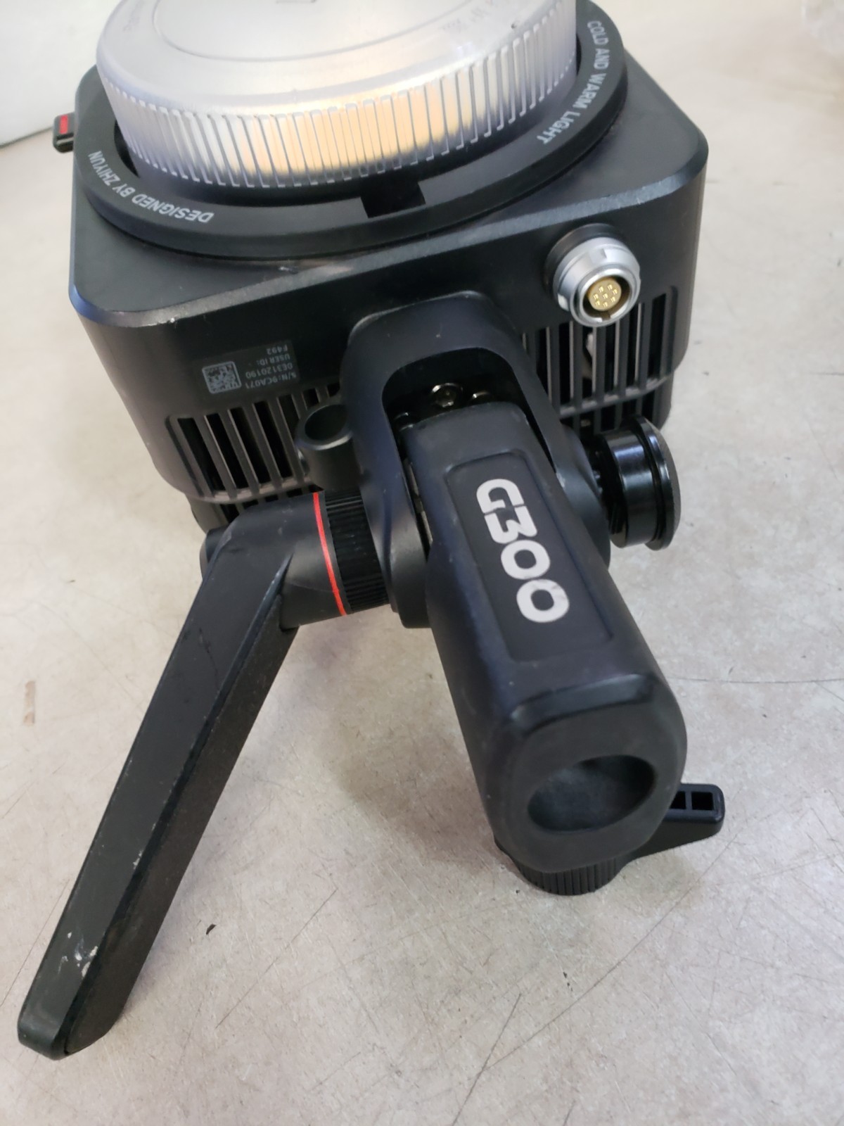 ZHIYUN MOLUS G300, 300W COB Bi-Color LED Video Light (Main Unit Only)