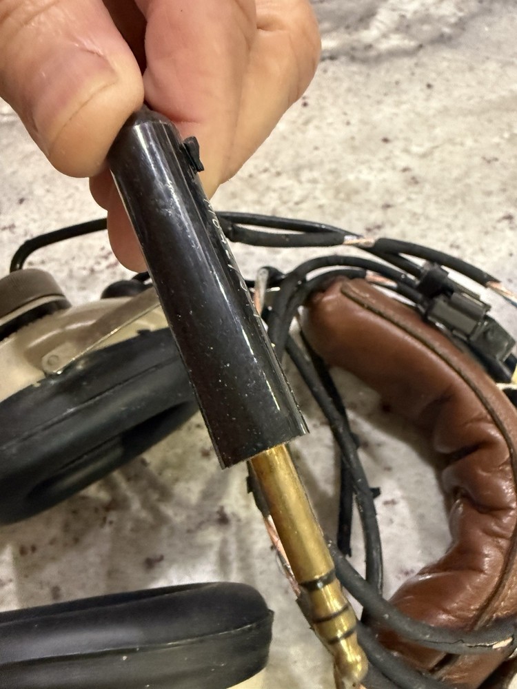 Amplivox Aviation Headset (bad wire Coating) E222