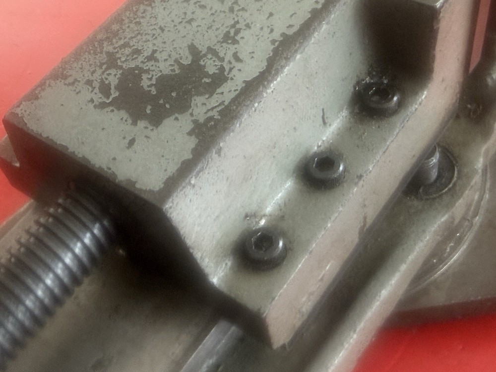 Clausing 8520 Milling Machine 8636 Vise With Enco Parallels