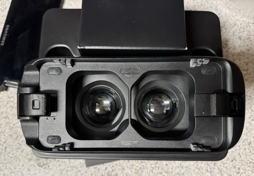 Samsung Gear VR Opened Not Used untested everything included