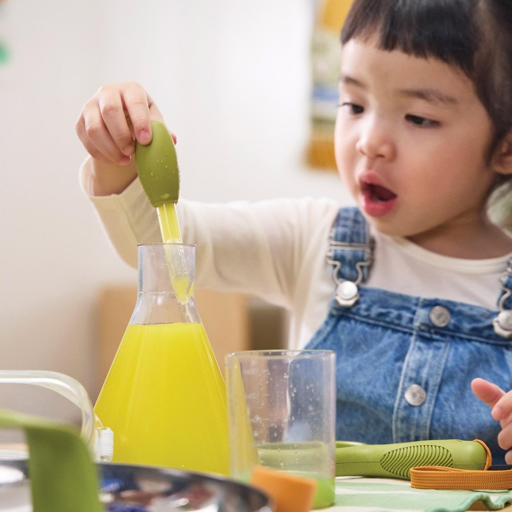 Kaplan Early Learning Little Lab Explorers Science Kit