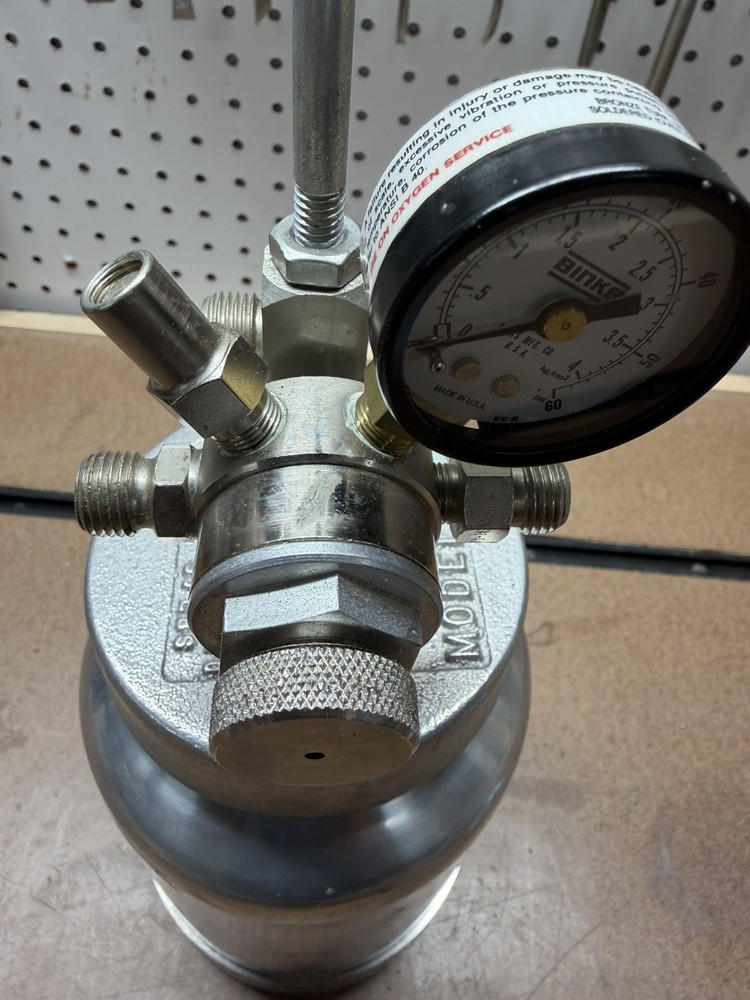 Binks Model 80-228 2 Qt Pressure pot CLEAN