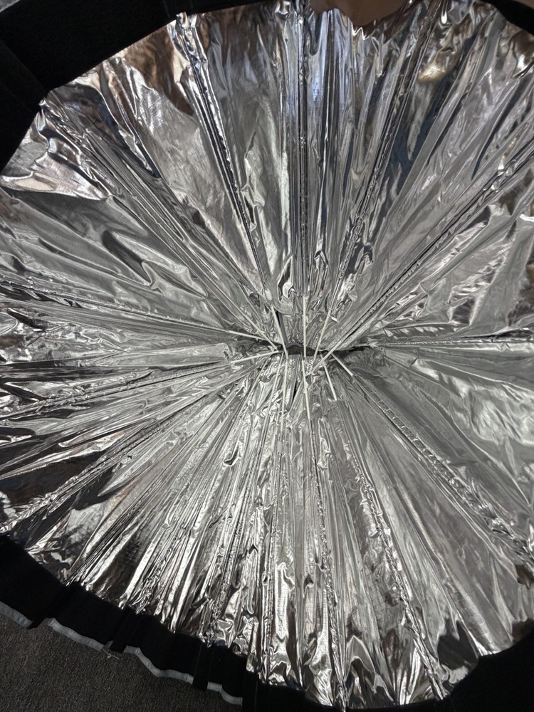 Aputure Light Dome SE Softbox - 16-Sided modifier with a 33.5" Diameter