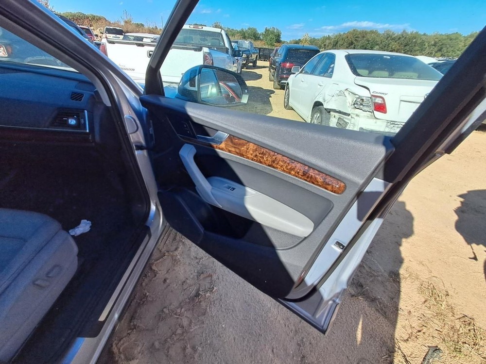 Fuse Box Engine Fits 18-24 AUDI Q5 4842890