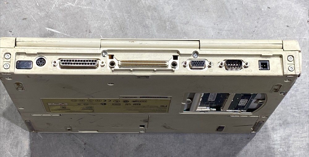 VINTAGE COMPAQ ARMADA 7370DMT LAPTOP COMPUTER - AS/IS