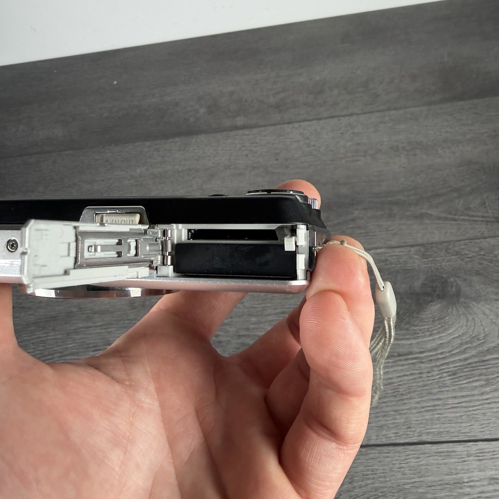 General Electric Digital Camera GE E1100 10.1MP Silver Tested Working