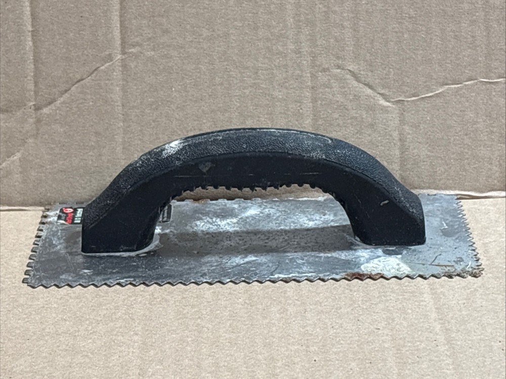 Pre Owned RED DEVIL Notched Trowel