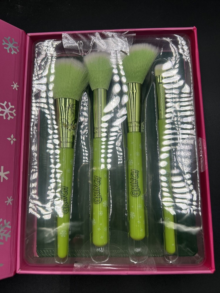 Grinch Holiday Spa & Makeup Set Kit *NEW*