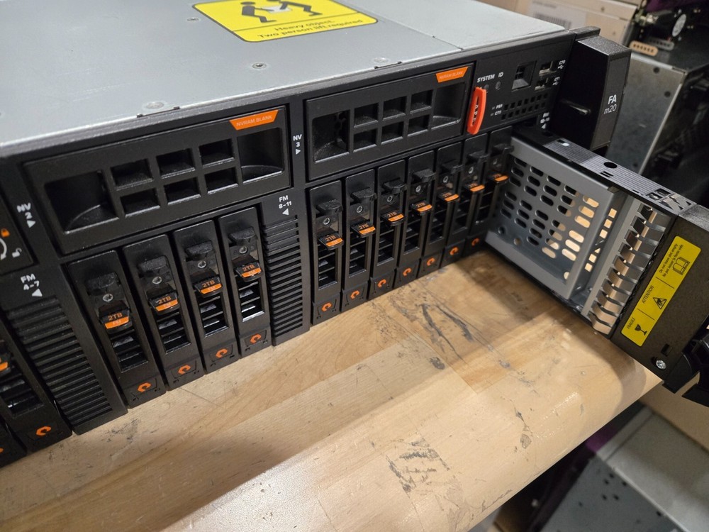 PureStorage FA-M20 pure storage M20 flash array FlashArray R2 Controller SAS FA