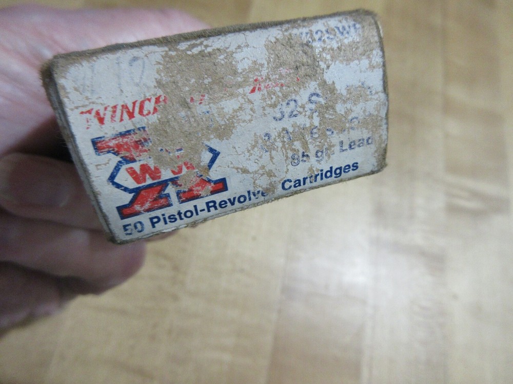 Empty Ammo Box Winchester X WW 32 S & W. with insert (w17) # 114