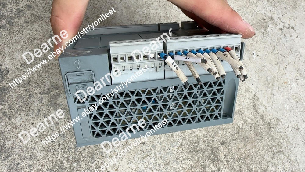 1PCS used Schneider TM200C24R PLC Programming Module