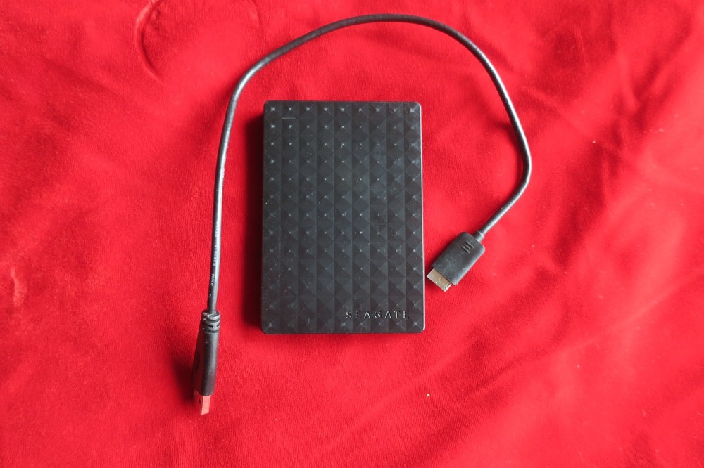 Seagate Model TEAP5-500 1TB External Portable Drive