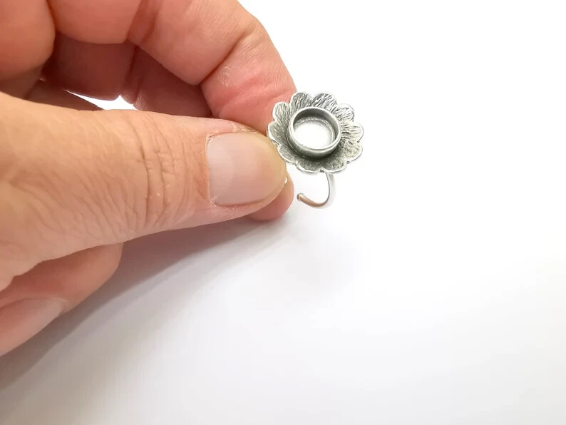 Flower Ring Blank Setting, Wire Brass Ring Bezel, Cabochon Mounting (8mm) G33583