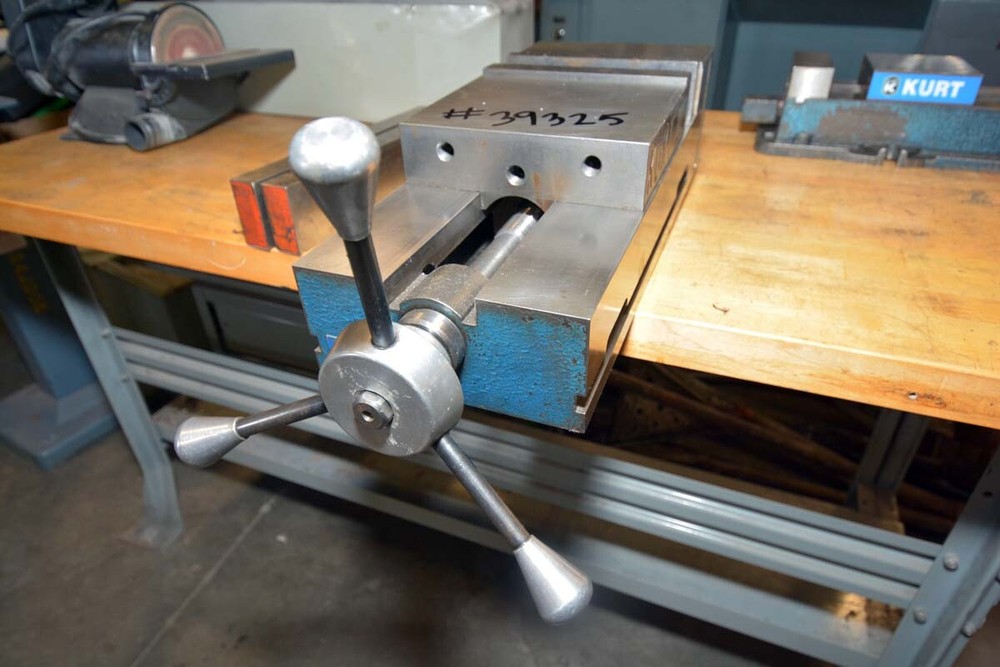 Kurt Vise Model PT800A includes 14" extended jaws ( Inv 39325)