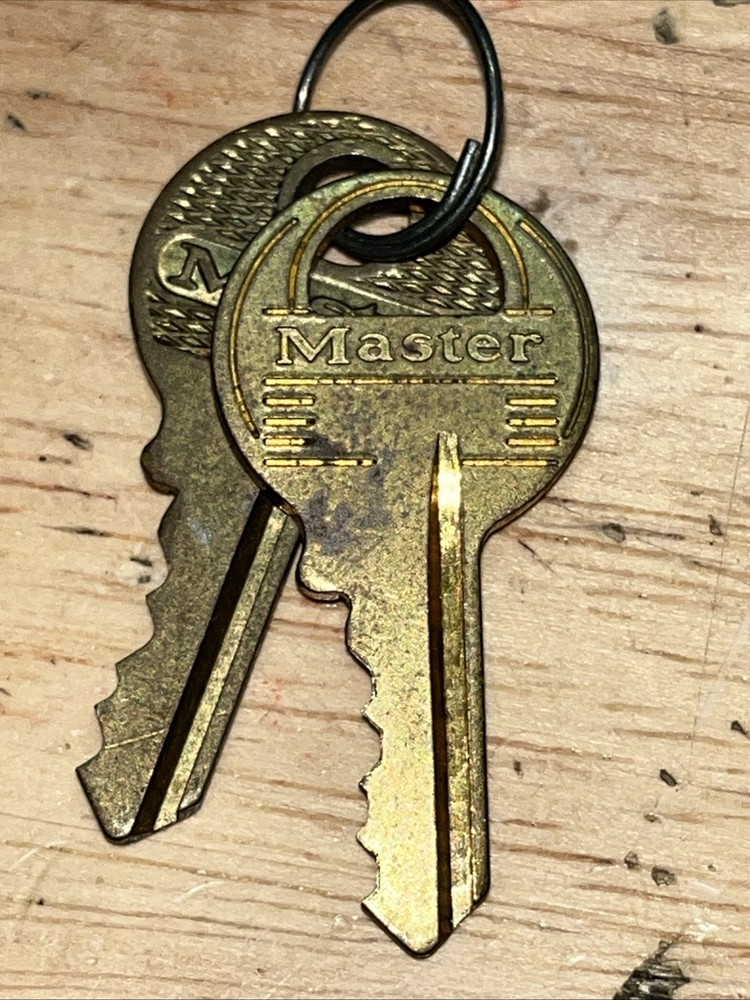 Master Lock Padlock No. 3 Short Shackle w/2 Keys & Box