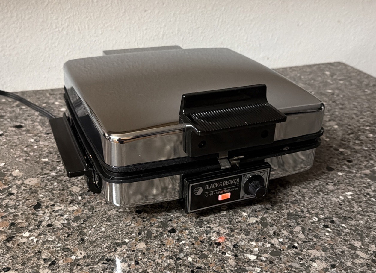 Black & Decker 3 in 1 Waffle Baker Maker Grill G48TD Tested Works Great Clean