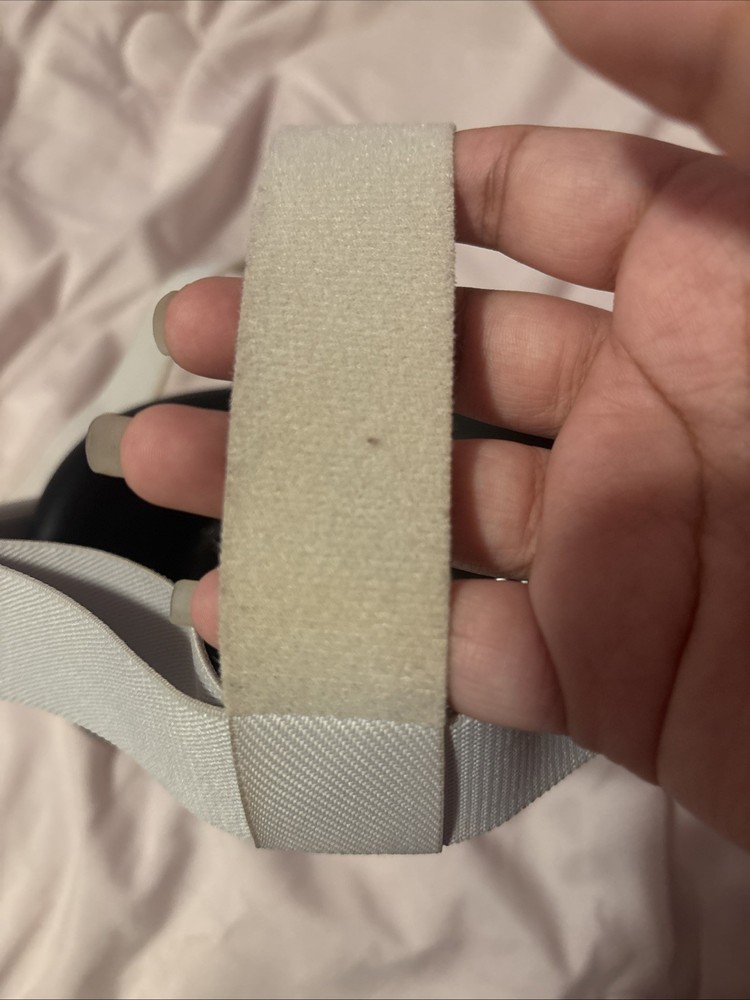 Oculus Quest 2 128GB Pre-owned with Controllers and Case