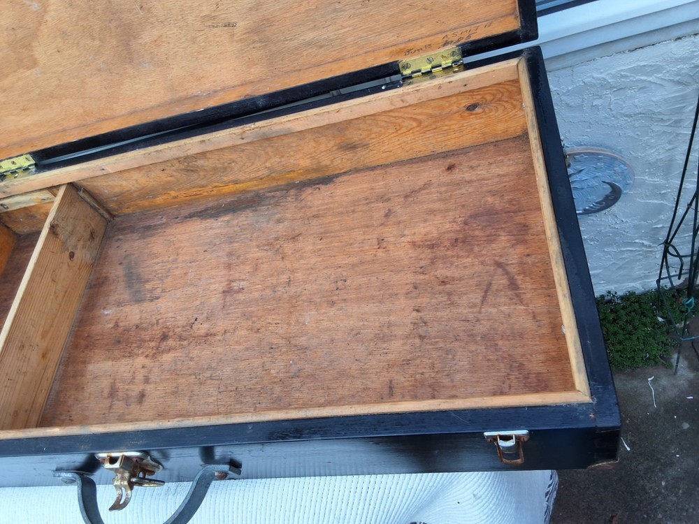 LARGE VINTAGE BLACK CARPENTERS TOOL BOX with METAL HANDLE