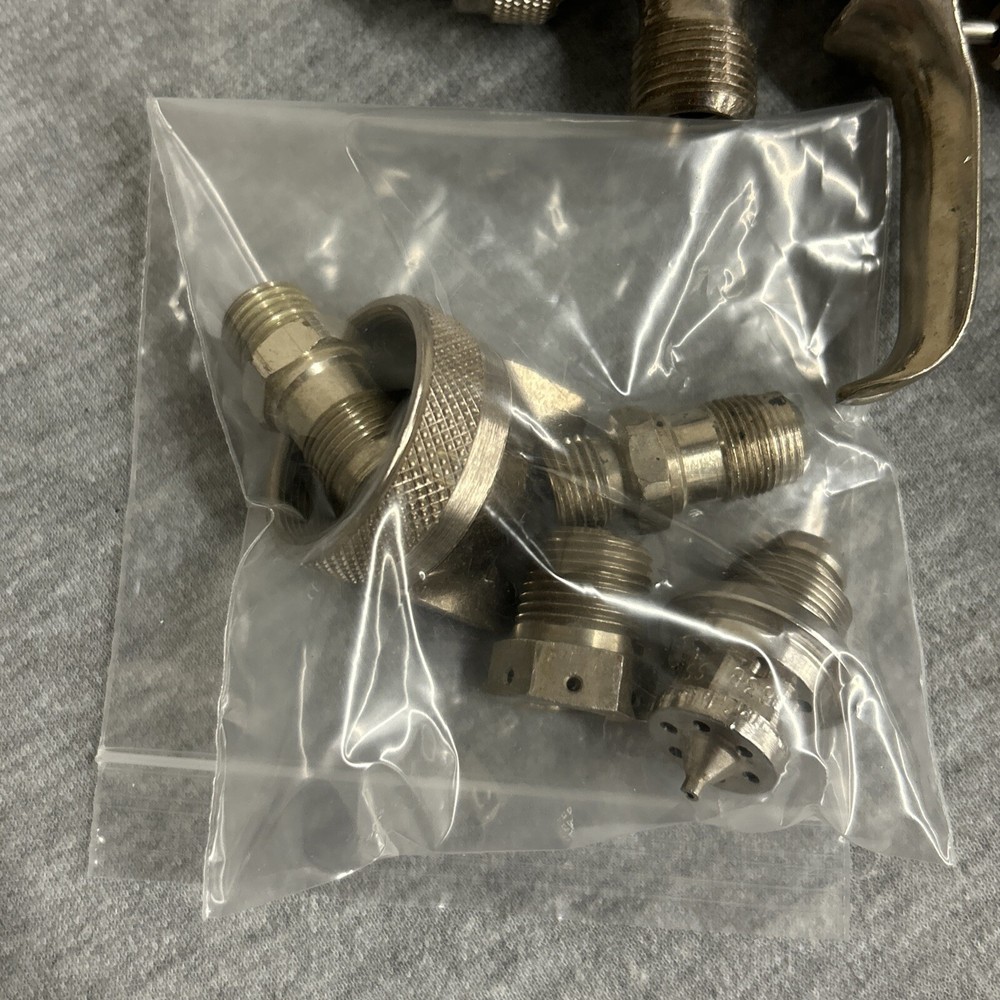 Binks 2001 Professional Spray Guns With Extras (Untested/AS_IS)