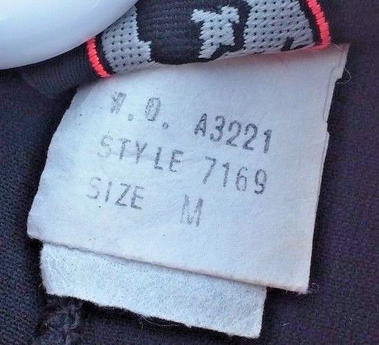 O'NELL WET SUIT SIZE MEDIUM
