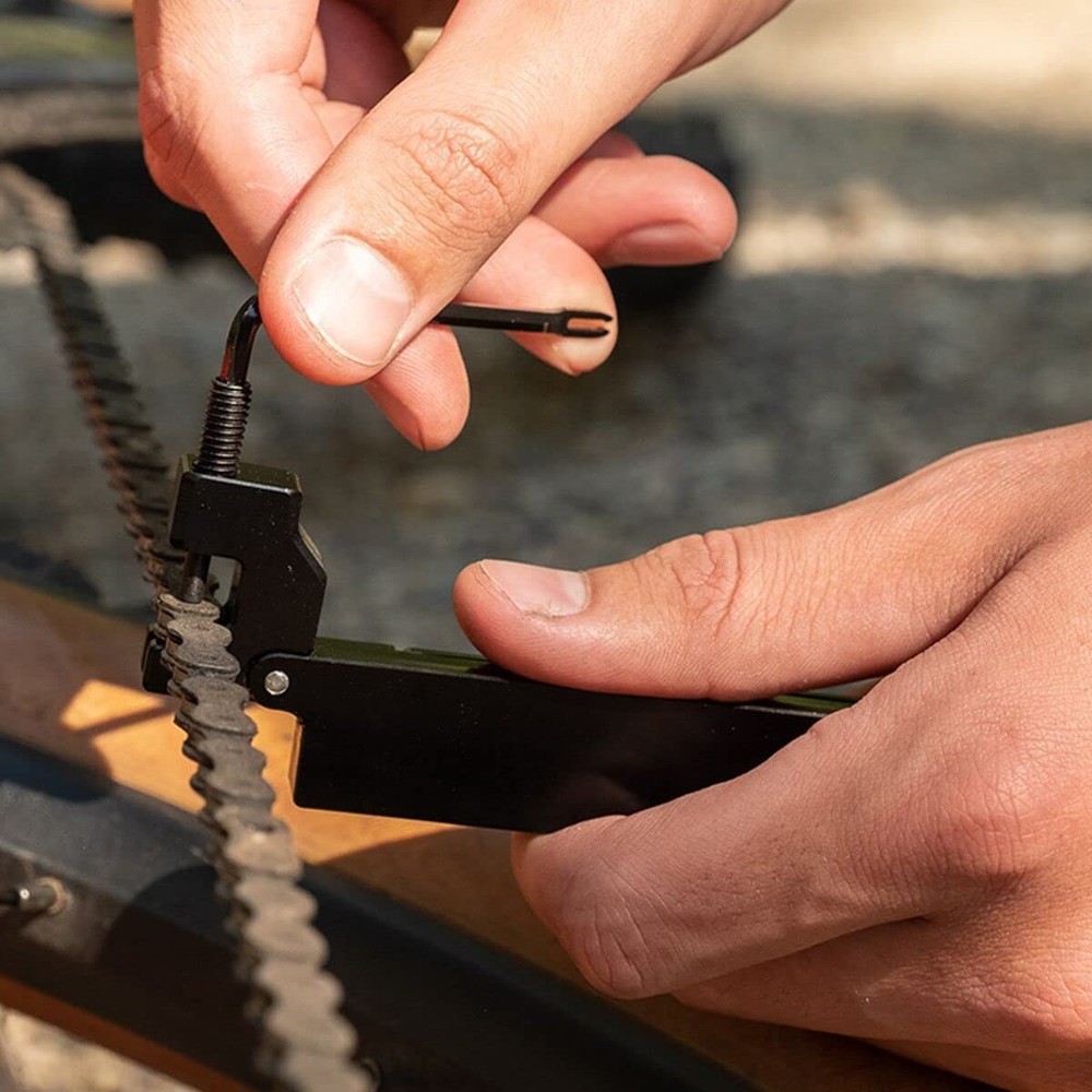 8-Bit Chainbreaker + Utility Knife Multi-Tool