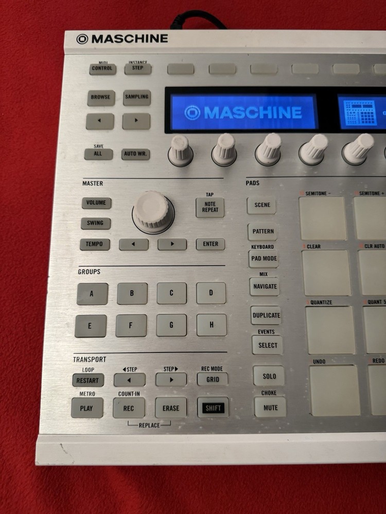 Native Instruments MASCHINE MK2 White – Powers On – No Software for Full Test