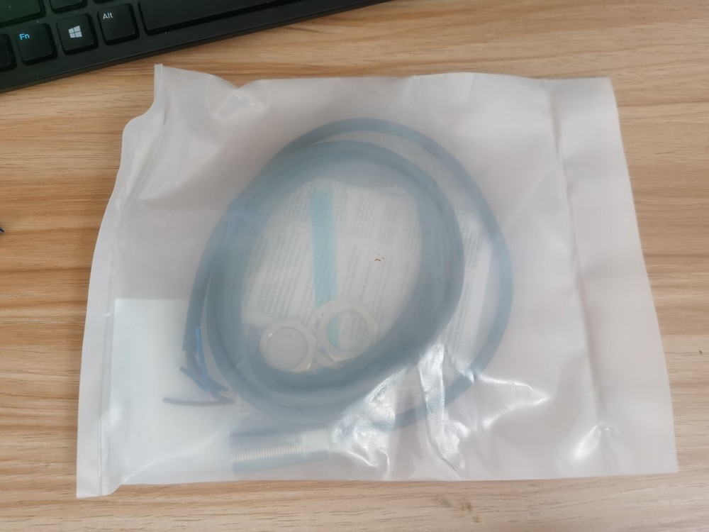 1PC New Omron E2E-X5F2 E2EX5F2 Proximity Sensor Free Ship