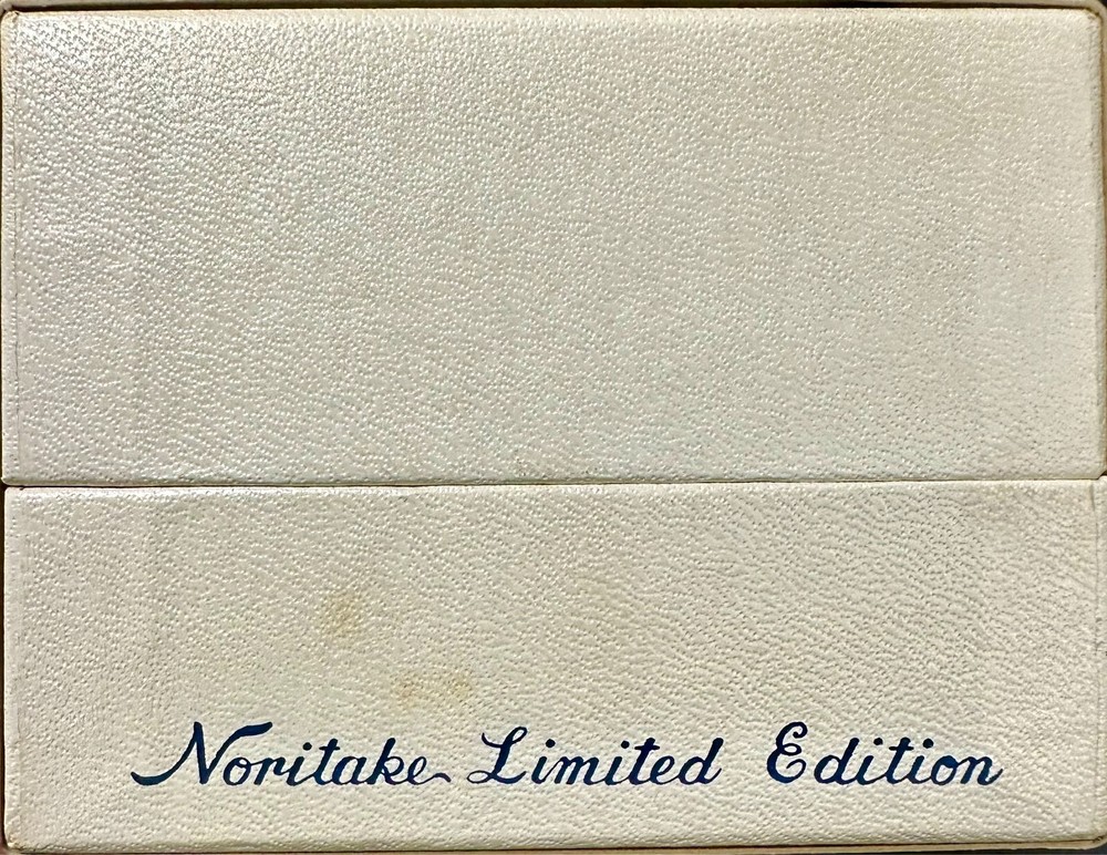 NORITAKE BONE CHINA-VINTAGE 7TH EDITION 1978 CHRISTMAS BELL IN PRESENTATION BOX