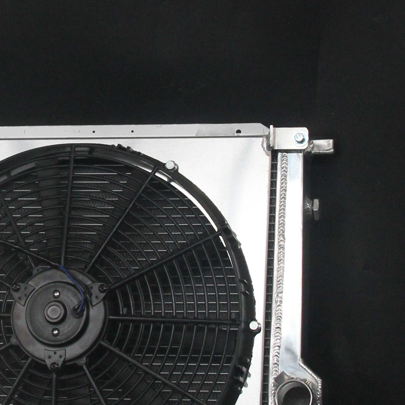 Radiator+Fan Shroud For 1991-2000 BMW Z3 318ti 318is 318i 2.0L 1.9L 1.8L MT 1295