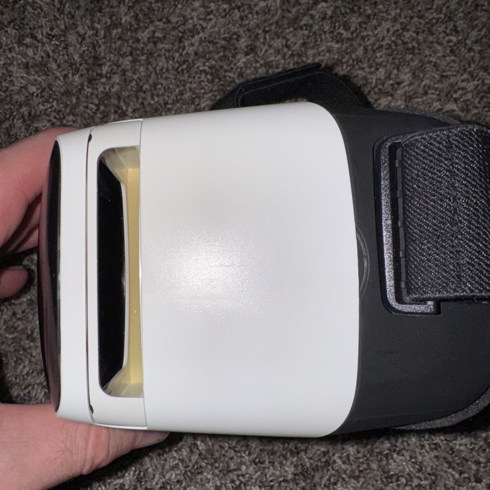 Zeiss VR One Plus Headset Virtual Reality Glasses