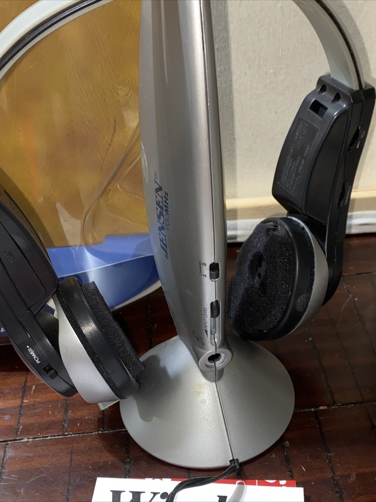 Jensen Wireless Headphone System Linx JW160 Makes Any Headphones Wireless Read