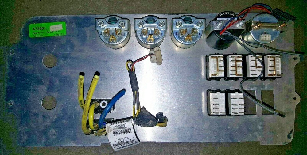 FREIGHTLINER DASHBOARD PANEL CLUSTER A06-40924-000 / X73661