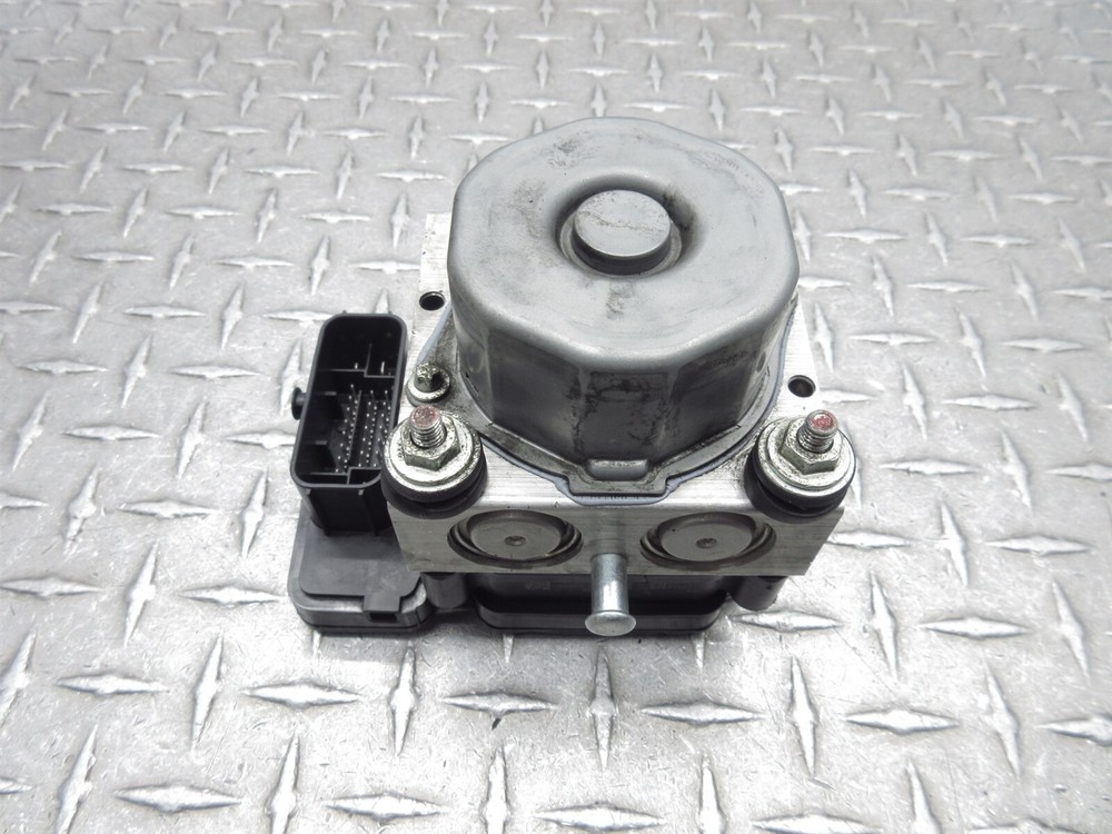 2018 Harley Electra Glide FLHTCU ABS Anti Lock Brake Module Pump Control Unit