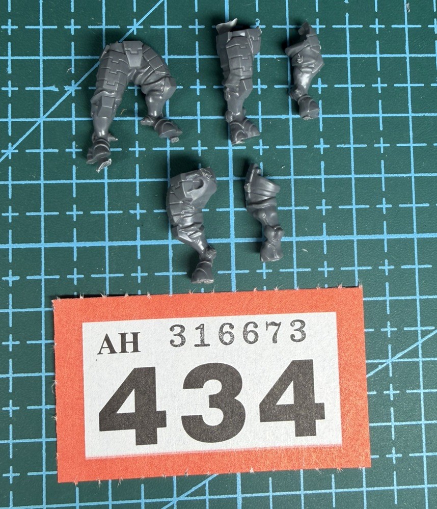 3 Fire Warrior Tau Empire Legs Pair Torso 40k Bits Breacher Pathfinder