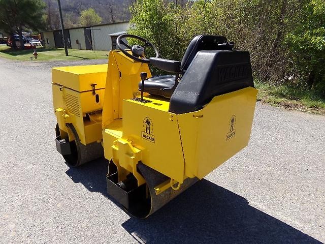 1993 WACKER RD880V 35" ARTICULATING DOUBLE DRUM VIBRATORY ROLLER
